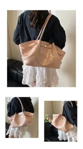 Women large capacity pleated shoulder tote bag casual fashion underarm handbag for daily commute.