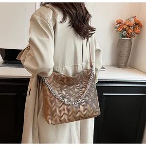 Detailed view of the stylish pleated women shoulder bag with chunky chain strap and hobo design.