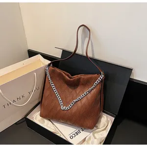 Brown pleated tote bag for women, retro casual shoulder bag with metal chain decoration.