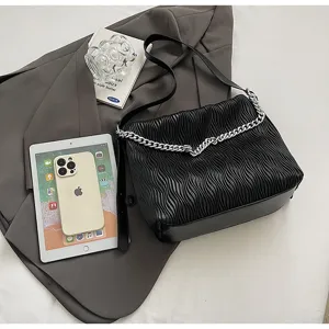 Black pleated shoulder bag with chic silver metal chain strap and large daily commuting capacity.