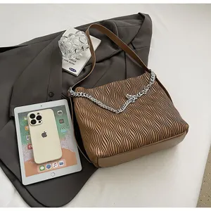 Women brown pleated shoulder bag stylish casual tote handbag with chain decoration for daily commute