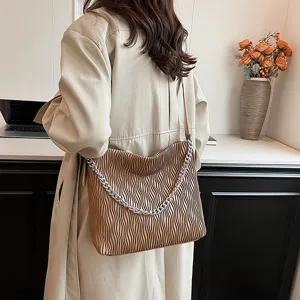 Women stylish pleated tote bag with chain strap, large capacity vintage shoulder bag for daily.