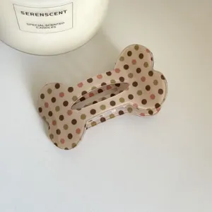 Pince à cheveux mignonne en forme d'os avec des pois chics pour le style quotidien.
