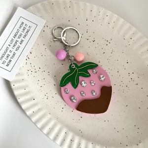Bellissimo portachiavi fragola strass per borsa con ciondolo design cioccolato.