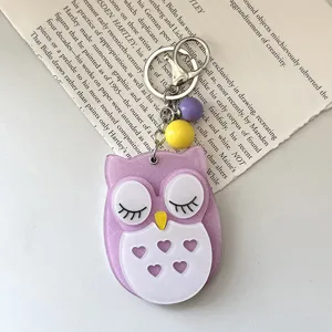 Simpatico portachiavi in acrilico con gufo dei cartoni animati, elegante accessorio per borsa.