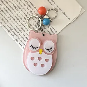 Simpatico portachiavi specchio gufo dei cartoni animati, specchio da trucco portatile e ciondolo.