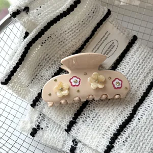 Pince à cheveux moyenne en acétate français, design floral et strass élégant pour le coiffage quotidien.