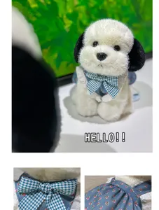 Mignon chiot en peluche avec robe florale et nœud, poupée en peluche de chien de simulation.