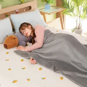 Schattige capybara pluche kussen deken set, zachte fleece deken voor comfortabele slaap bed.