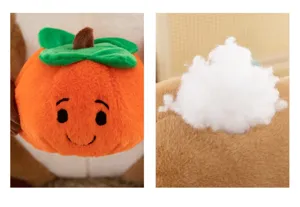 Dettaglio di peluche capybara caco carino con tessuto morbido e ottima imbottitura interna.