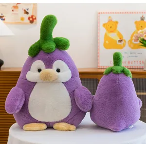 Simatico peluche pinguino melanzana morbido bambolotto cuscino accogliente dettaglio casa