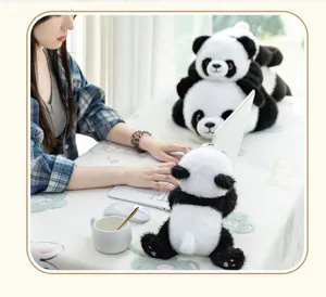 Adorable peluche de panda tumbado, suave almohada de sueno y muneca companera de oficina.