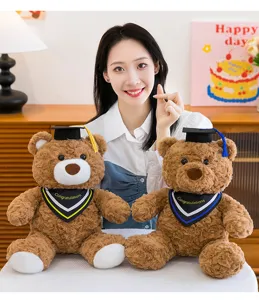 Süßer Abschluss Teddybär Plüschtier mit Doktormütze und Schal als Studentengeschenk.