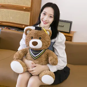 Süßer Abschluss Teddybär Plüschtier mit Doktorhut, weiches Kuscheltier Geschenk für Schüler.