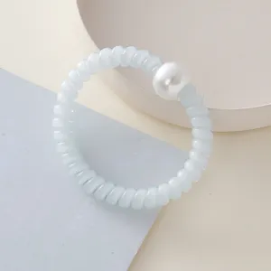 Elastico capelli a filo telefonico color gelatina con perla, fascia a spirale e braccialetto.