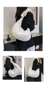 Weisse gesteppte Umhaengetasche mit gerafftem Riemen, modische Trend Tasche fuer Damen.
