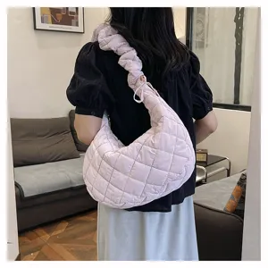 Damen gesteppte Halbmond-Schultertasche, stylische Plissee-Pendlertasche mit viel Volumen.