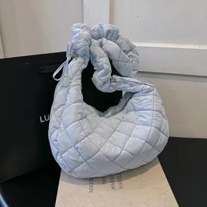 Damen Casual Nylon Gesteppte Tragetasche Grosse Kapazitat Pendeln Puffer Umhängetasche Mit Plissiertem Griff Handtasche