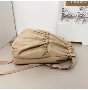 Sac à dos cordon en nylon beige, sac à dos décontracté et léger pour voyage et quotidien.