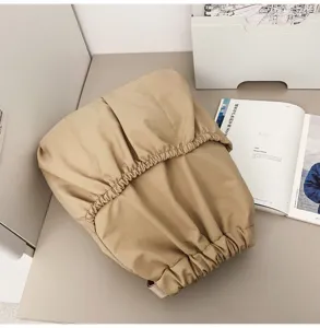 Vue détaillée du sac à dos léger en nylon à cordon, grande capacité pour usage quotidien.