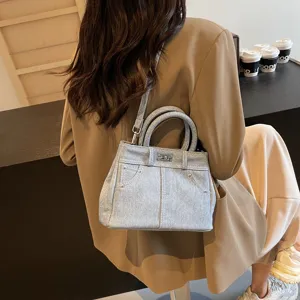 Vintage denim handtas voor vrouwen, chic motorstijl schouder tas met handvat.