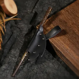 Etui en cuir pour baguette magique de cosplay medieval accessoire sorciere noir detail