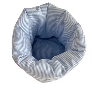 Panier de rangement de maquillage en tissu rayé bleu et blanc, organisateur de bureau matelassé.