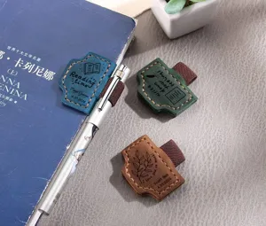 Marque-page magnétique en cuir avec porte-stylo élastique, clip de page de livre élégant.
