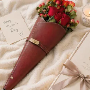 PU Leder Blumenkegel Strauß Verpackungsbox mit Metallschloss für elegante Blumengeschenke
