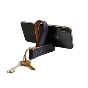 Minimalistische leren telefoonstandaard sleutelhanger, vintage sleutelringhouder en bureau beugel.