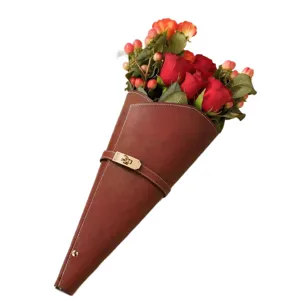 Boîte de bouquet de fleurs en cuir PU conique avec fermeture en métal, emballage floral élégant.