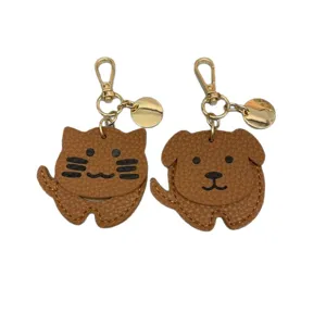 Süßes Tierform Leder Schlüsselanhänger Set, braune Katze und Hund Schlüsselhalter mit Gold.