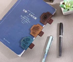 Marque-page magnétique en cuir avec élastique porte-stylo, gravure personnalisée pour livres.