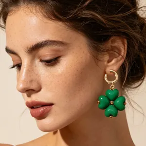 Pendientes colgantes de trébol de cuatro hojas con forma de corazón retro francés aleación resina pendientes coloridos para mujeres accesorios de joyería de moda