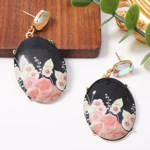 Gedetailleerd overzicht van Chinese stijl florale ovale oorbellen met kleurrijke kristallen