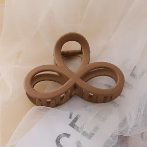 Korean style brown number 8 hair claw clip, matte plastic sweet summer hair accessory.