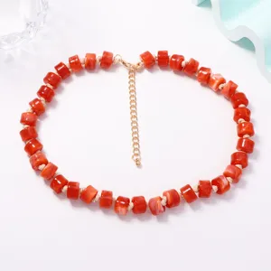 Collana di perle multicolore design minimalista per donne alla moda e accessori chic
