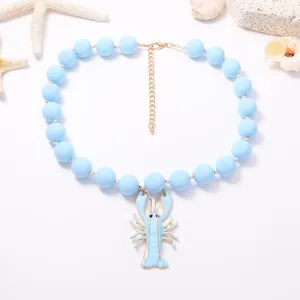 Collier de perles bleues avec pendentif homard mignon, style vacances d'été pour les femmes.