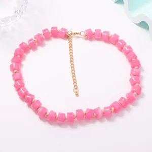 Collana girocollo con perline rosa estive casual con catena di estensione oro donna.