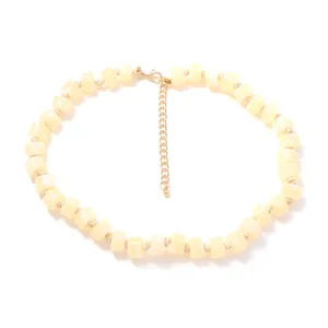 Collana di perline cilindriche estiva casual versatile con catenella regolabile.