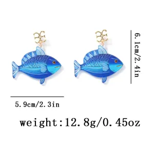 Orecchini pesce in acrilico blu con top dorato, gioielli di animali marini per donne.