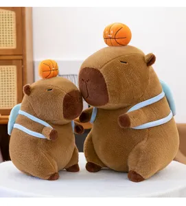 Süßes Wasserschwein Plüschtier mit Basketball und Rucksack, weiche Stofftier Puppe Sport Geschenk.