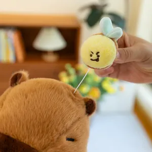 Simpatico peluche capibara con bambola ape morbido cuscino animale imbottito regalo ragazza