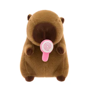 Simpatico capibara di peluche con lecca-lecca, morbida bambola di pezza regalo per bambini.