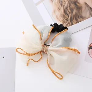 Chouchou élégant en organza avec nœud et strass, attache-cheveux chic bordé d'orange pour femmes.