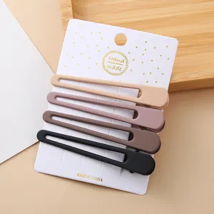 Ensemble de pinces à cheveux mates minimalistes, pinces bec de canard couleurs neutres.