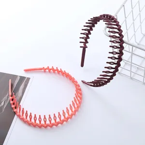 Plastic toothed hair hoop set with non-slip design for daily face washing and hair styling.