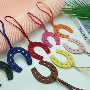 Bunter Leder Hufeisen Taschenanhänger stilvoller doppelseitiger Handtaschen Anhänger neu