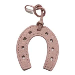 Rosa Leder Hufeisen Taschenanhänger, stilvoller U-förmiger Anhänger für Handtaschen.