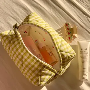 Gepolsterte Kosmetiktasche aus Baumwolle, grünes Vichy-Karo Kulturbeutel mit großem Stauraum.